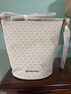 Michael Kors Cream/White MK Signature Bucket Shoulder Bag